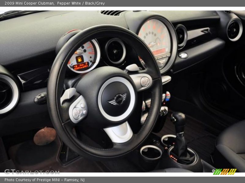 Pepper White / Black/Grey 2009 Mini Cooper Clubman