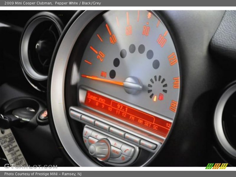 Pepper White / Black/Grey 2009 Mini Cooper Clubman