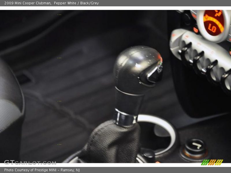 Pepper White / Black/Grey 2009 Mini Cooper Clubman