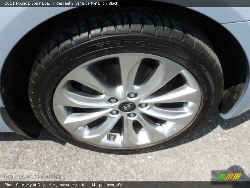Iridescent Silver Blue Metallic / Black 2011 Hyundai Sonata SE