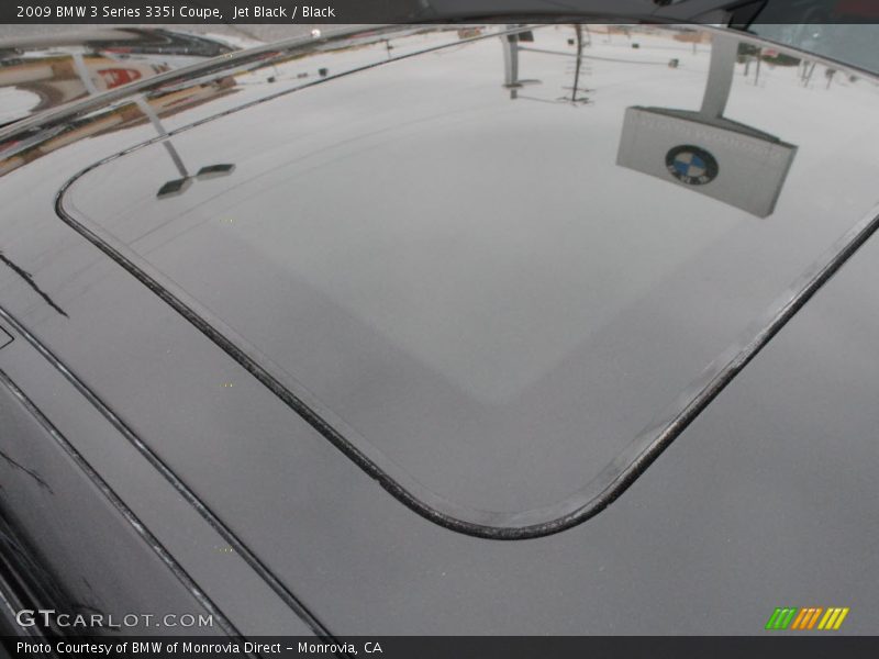 Sunroof of 2009 3 Series 335i Coupe