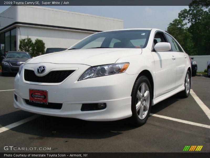 Super White / Ash 2009 Toyota Camry SE