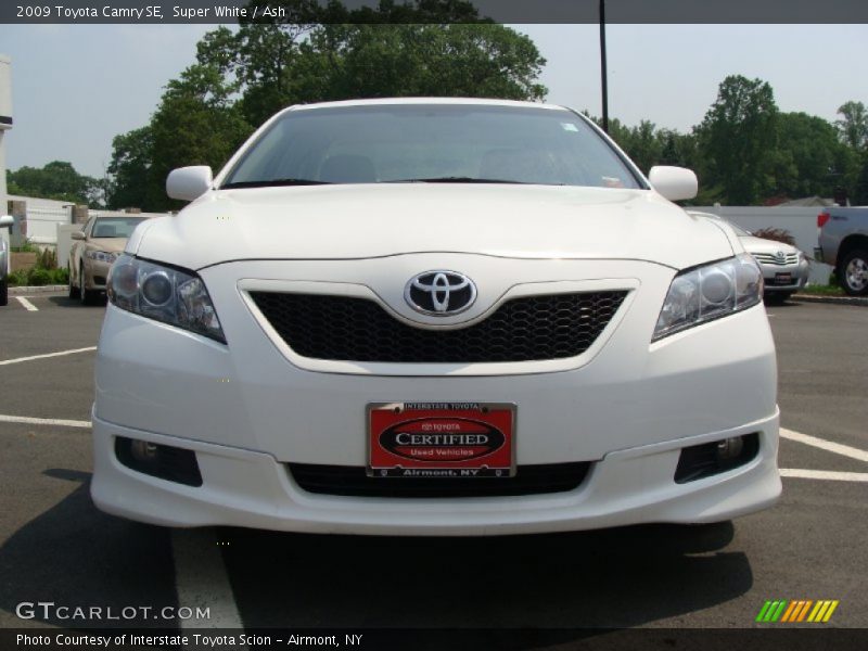 Super White / Ash 2009 Toyota Camry SE