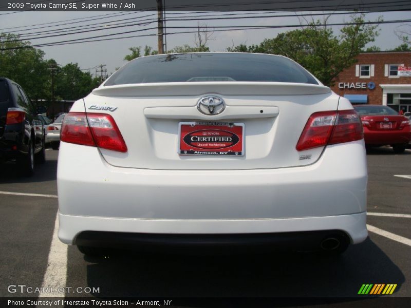 Super White / Ash 2009 Toyota Camry SE