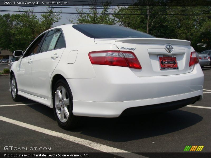 Super White / Ash 2009 Toyota Camry SE