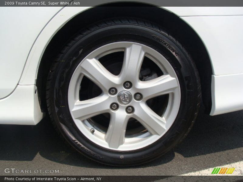 Super White / Ash 2009 Toyota Camry SE