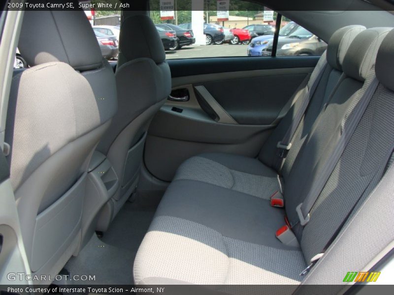 Super White / Ash 2009 Toyota Camry SE