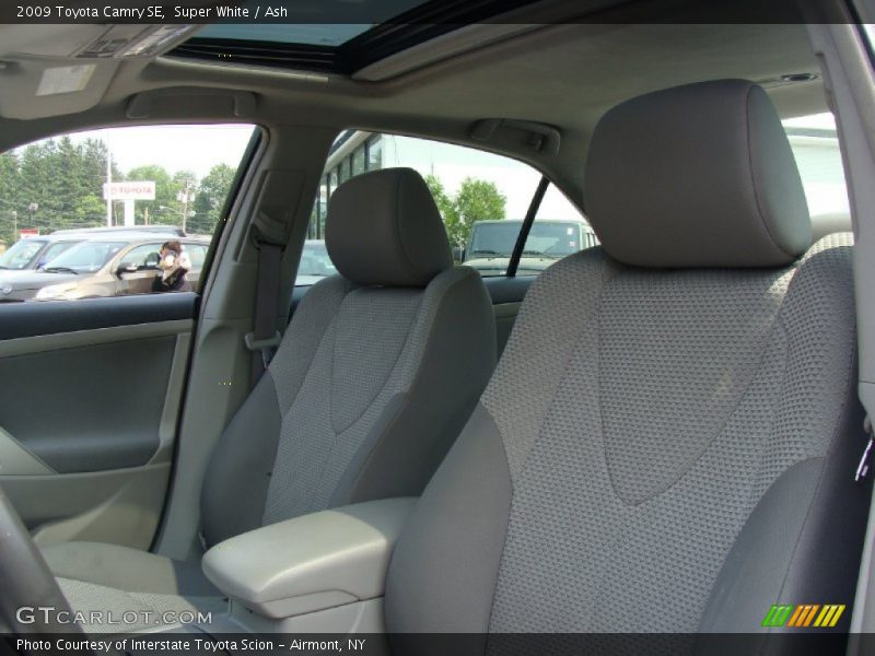 Super White / Ash 2009 Toyota Camry SE