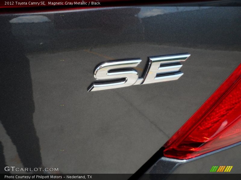 Magnetic Gray Metallic / Black 2012 Toyota Camry SE