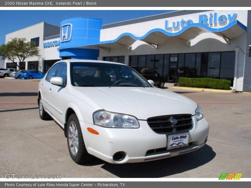 Icelandic Pearl / Blond 2000 Nissan Maxima GXE