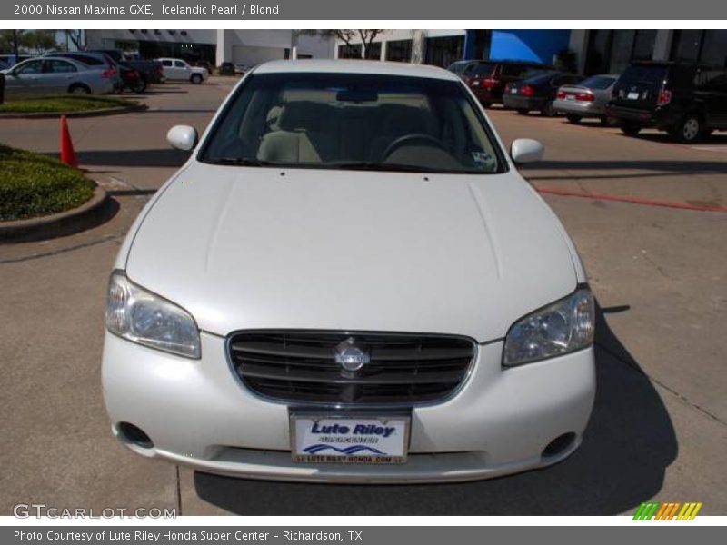 Icelandic Pearl / Blond 2000 Nissan Maxima GXE
