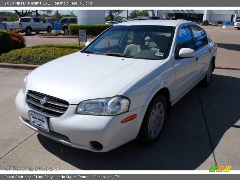 Icelandic Pearl / Blond 2000 Nissan Maxima GXE