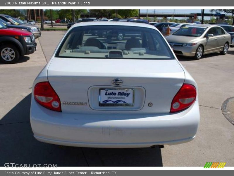 Icelandic Pearl / Blond 2000 Nissan Maxima GXE