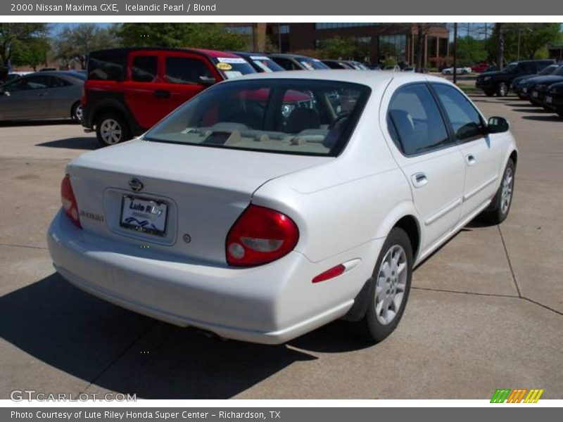 Icelandic Pearl / Blond 2000 Nissan Maxima GXE