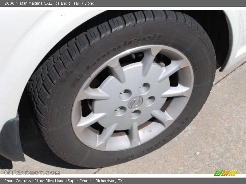 Icelandic Pearl / Blond 2000 Nissan Maxima GXE