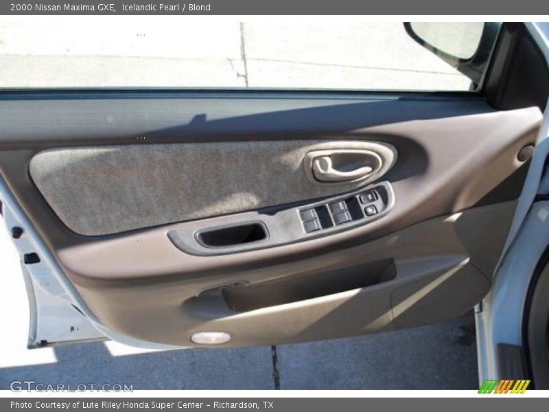 Icelandic Pearl / Blond 2000 Nissan Maxima GXE