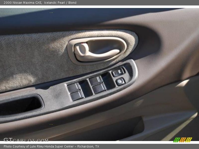 Icelandic Pearl / Blond 2000 Nissan Maxima GXE