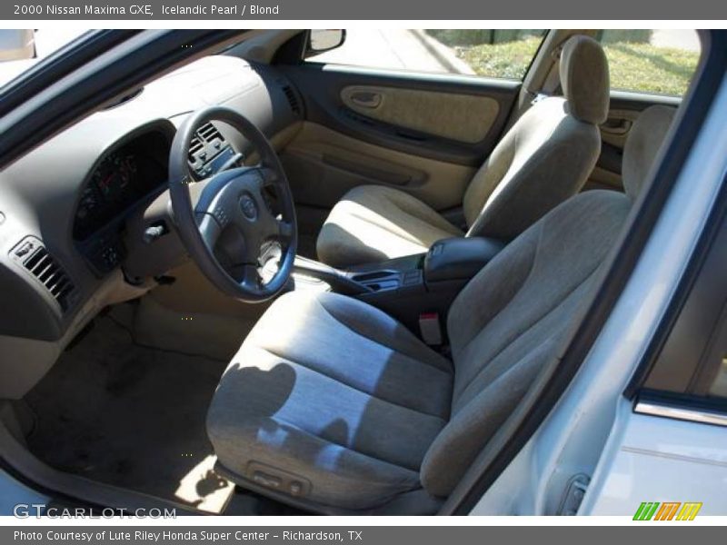 Icelandic Pearl / Blond 2000 Nissan Maxima GXE