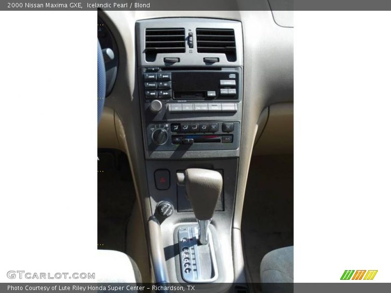 Icelandic Pearl / Blond 2000 Nissan Maxima GXE