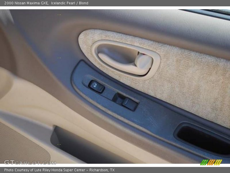 Icelandic Pearl / Blond 2000 Nissan Maxima GXE