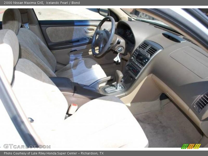 Icelandic Pearl / Blond 2000 Nissan Maxima GXE