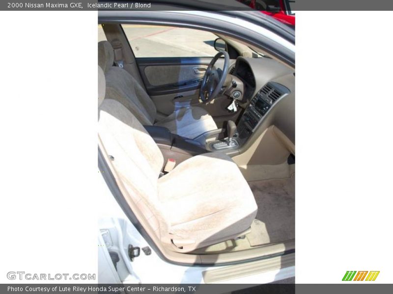 Icelandic Pearl / Blond 2000 Nissan Maxima GXE