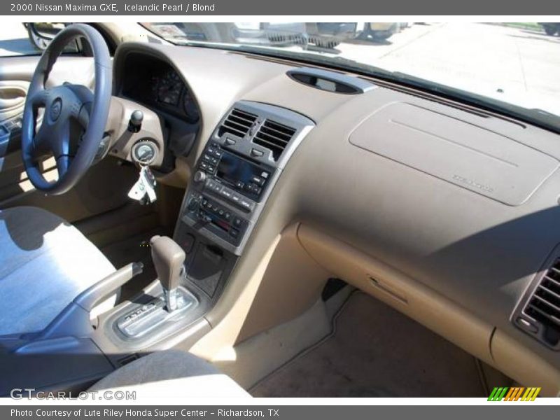 Icelandic Pearl / Blond 2000 Nissan Maxima GXE