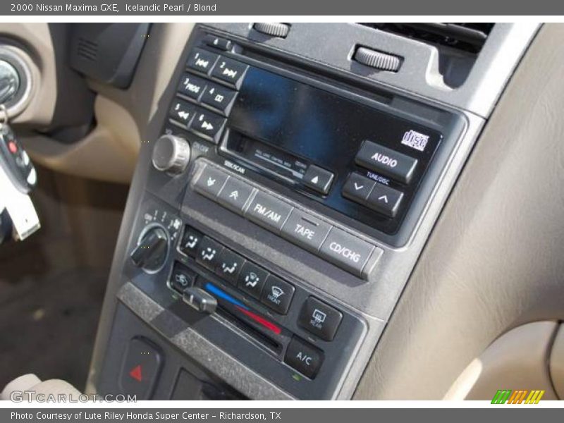 Icelandic Pearl / Blond 2000 Nissan Maxima GXE