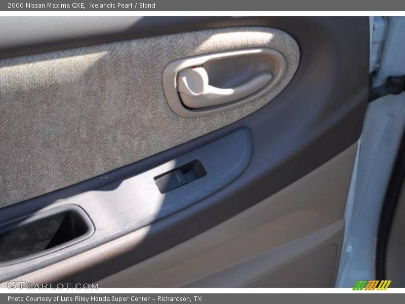 Icelandic Pearl / Blond 2000 Nissan Maxima GXE