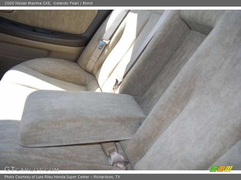 Icelandic Pearl / Blond 2000 Nissan Maxima GXE