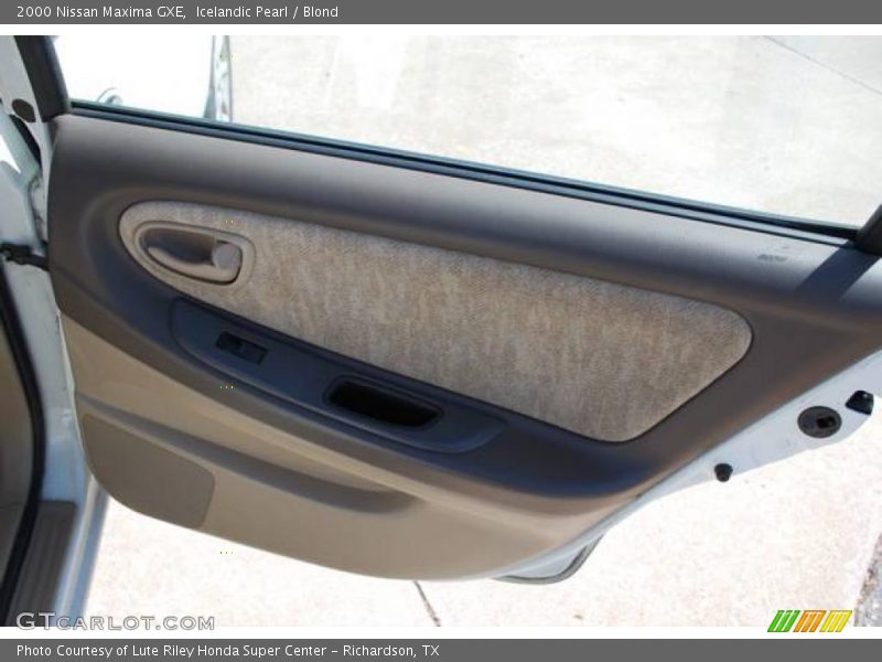 Icelandic Pearl / Blond 2000 Nissan Maxima GXE
