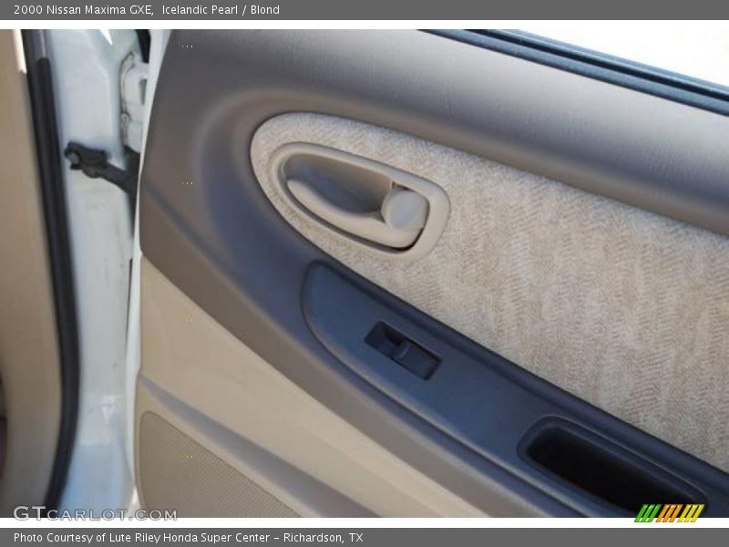 Icelandic Pearl / Blond 2000 Nissan Maxima GXE