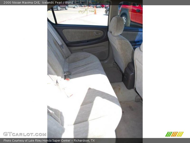 Icelandic Pearl / Blond 2000 Nissan Maxima GXE