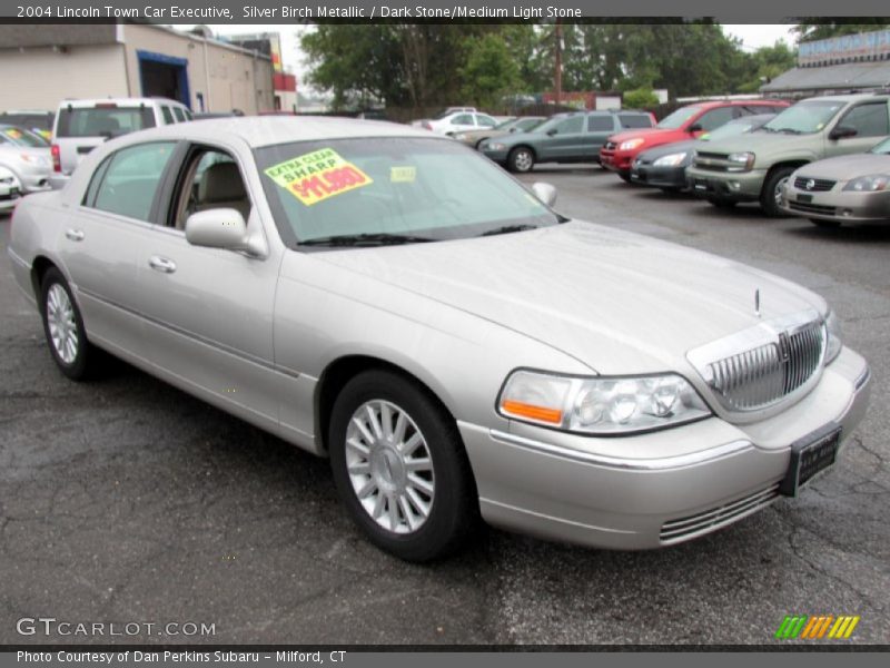 Silver Birch Metallic / Dark Stone/Medium Light Stone 2004 Lincoln Town Car Executive