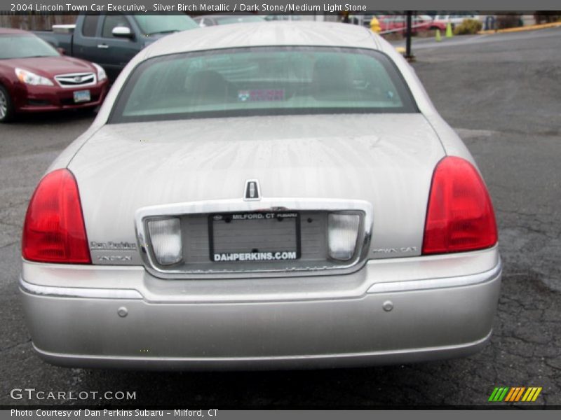 Silver Birch Metallic / Dark Stone/Medium Light Stone 2004 Lincoln Town Car Executive
