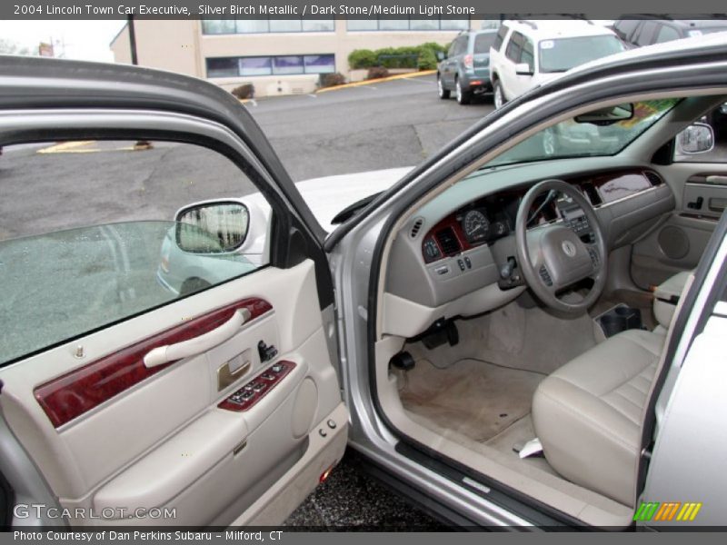 Silver Birch Metallic / Dark Stone/Medium Light Stone 2004 Lincoln Town Car Executive