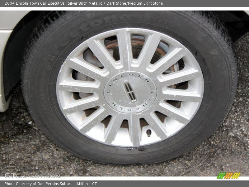 Silver Birch Metallic / Dark Stone/Medium Light Stone 2004 Lincoln Town Car Executive