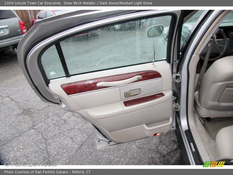 Silver Birch Metallic / Dark Stone/Medium Light Stone 2004 Lincoln Town Car Executive