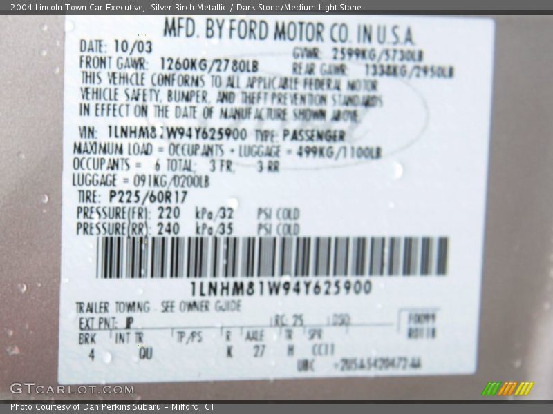 Silver Birch Metallic / Dark Stone/Medium Light Stone 2004 Lincoln Town Car Executive