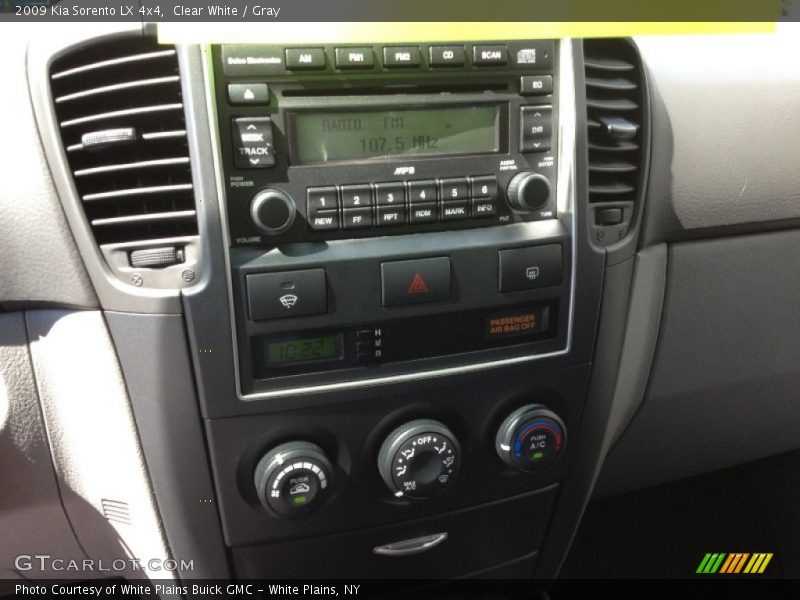 Clear White / Gray 2009 Kia Sorento LX 4x4
