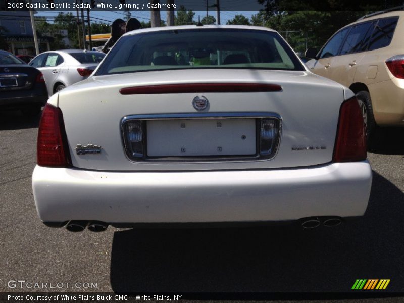 White Lightning / Cashmere 2005 Cadillac DeVille Sedan