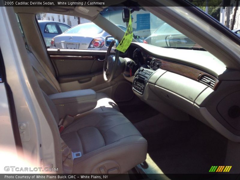White Lightning / Cashmere 2005 Cadillac DeVille Sedan