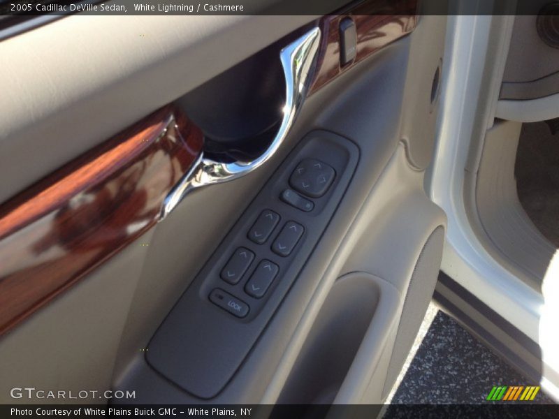White Lightning / Cashmere 2005 Cadillac DeVille Sedan