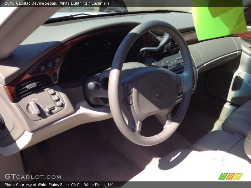White Lightning / Cashmere 2005 Cadillac DeVille Sedan