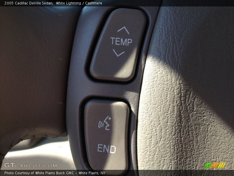 White Lightning / Cashmere 2005 Cadillac DeVille Sedan