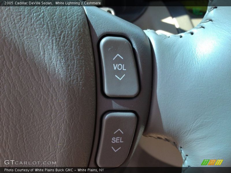 White Lightning / Cashmere 2005 Cadillac DeVille Sedan