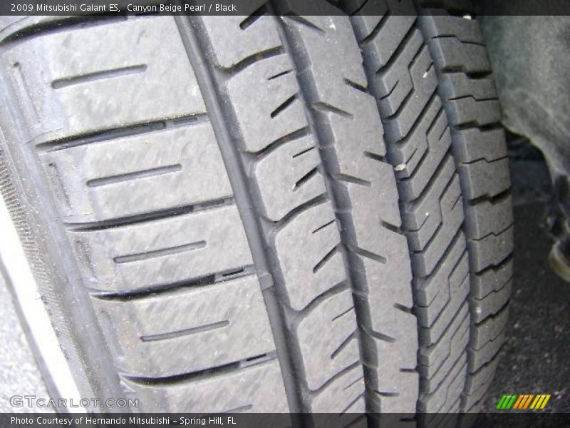 Canyon Beige Pearl / Black 2009 Mitsubishi Galant ES