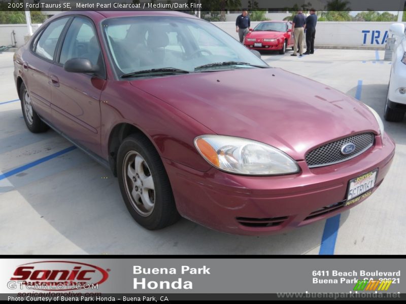 Merlot Pearl Clearcoat / Medium/Dark Flint 2005 Ford Taurus SE