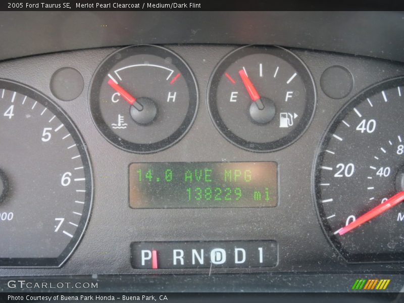 Merlot Pearl Clearcoat / Medium/Dark Flint 2005 Ford Taurus SE