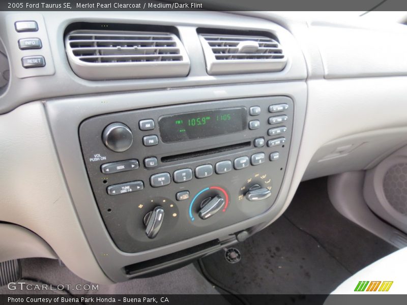 Merlot Pearl Clearcoat / Medium/Dark Flint 2005 Ford Taurus SE